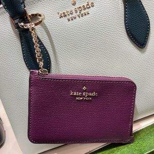 Kate Spade Darcy Medium L Zip Card Holder
COLOR:
Ripe Plum